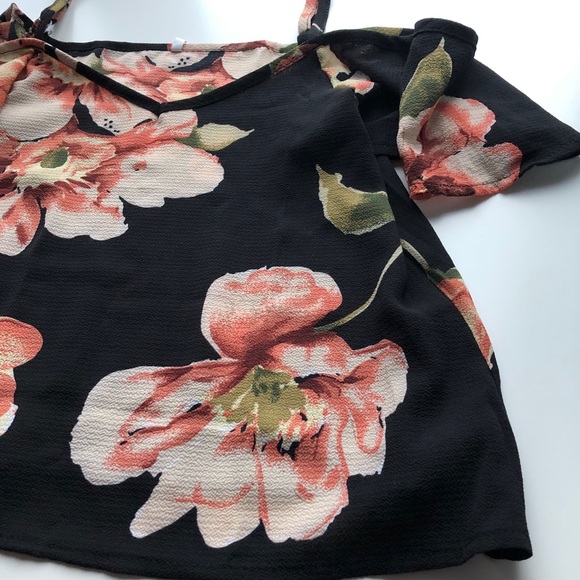 ⭐️ 2 for 25$ | Romwe Black Floral Blouse - Picture 3 of 5